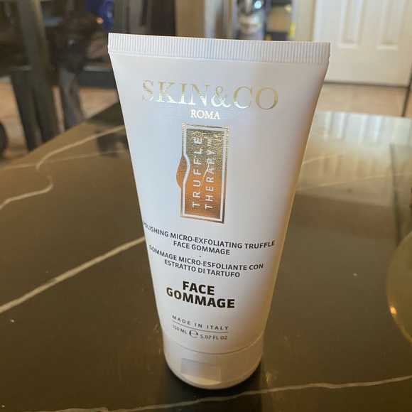 Skin&Co Truffle Therapy Face Gommage - Picture 2 of 4